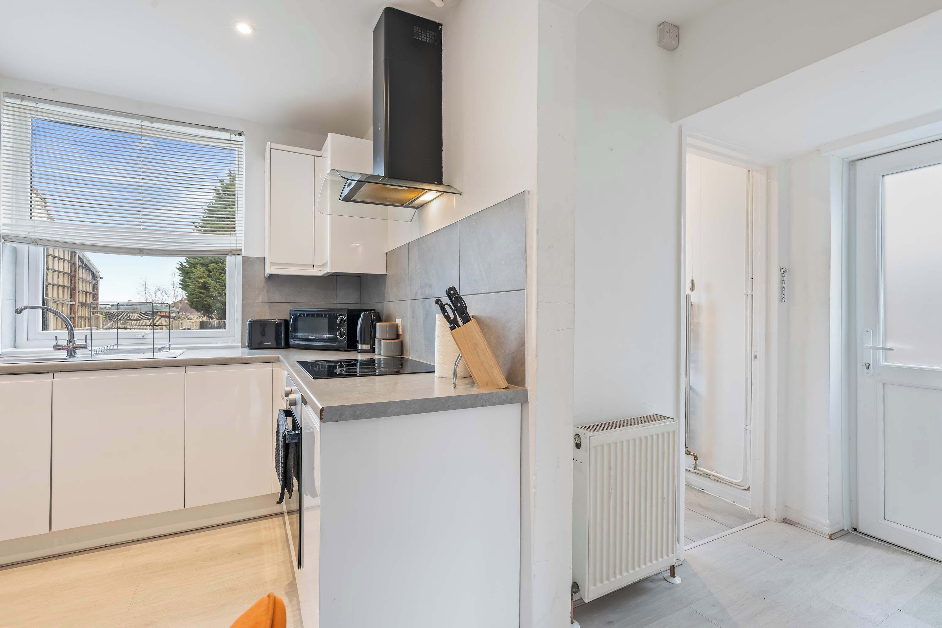 Réfrigérateur, micro-ondes, four, grille-pain