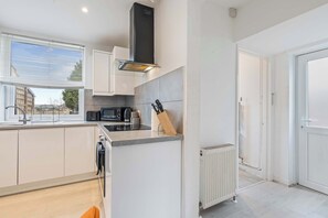 Kühlschrank, Mikrowelle, Ofen, Toaster