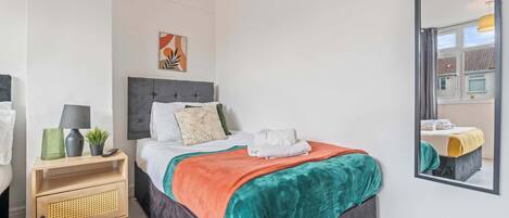 3 makuuhuonetta, silitysrauta/-lauta, Wi-Fi, vuodevaatteet