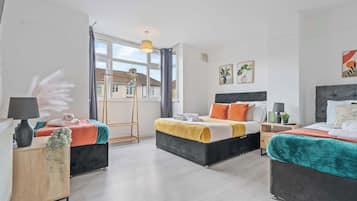 3 slaapkamers, een strijkplank/strijkijzer, wifi, beddengoed