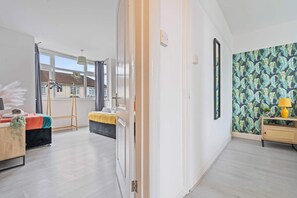 Fernseher, Kamin, Arbeitsbereiche