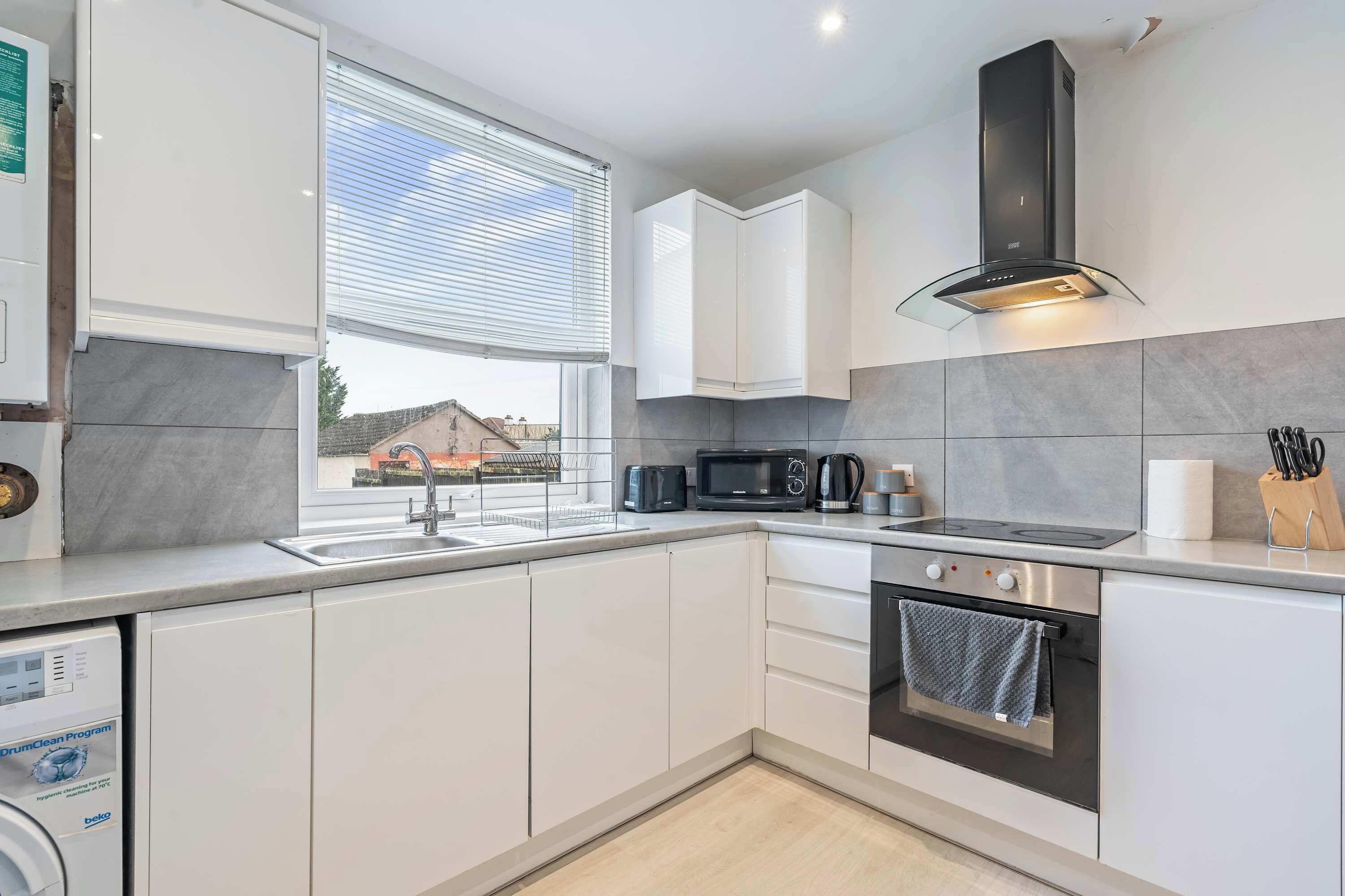 Réfrigérateur, micro-ondes, four, grille-pain