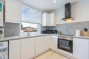 Kühlschrank, Mikrowelle, Ofen, Toaster