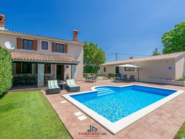 Outdoor pool - Zara Comfortable Holiday Residence (Svetvincenat)