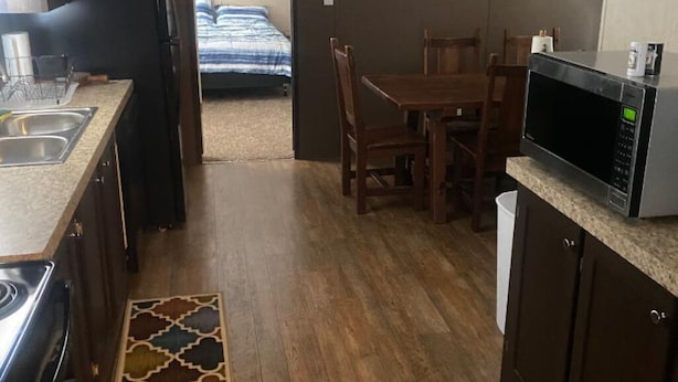 Coffee/tea maker, fridge, microwave, oven - Jimmy's House only 2 miles from Frio River, sleeps up to 12 (Concan)