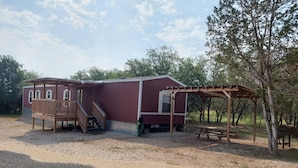 Exterior - Jimmy's House only 2 miles from Frio River, sleeps up to 12 (Concan)