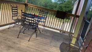 Outdoor dining - Jimmy's House only 2 miles from Frio River, sleeps up to 12 (Concan)