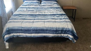 3 bedrooms, WiFi - Jimmy's House only 2 miles from Frio River, sleeps up to 12 (Concan)