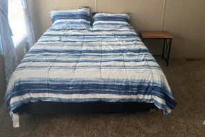 3 bedrooms, WiFi - Jimmy's House only 2 miles from Frio River, sleeps up to 12 (Concan)