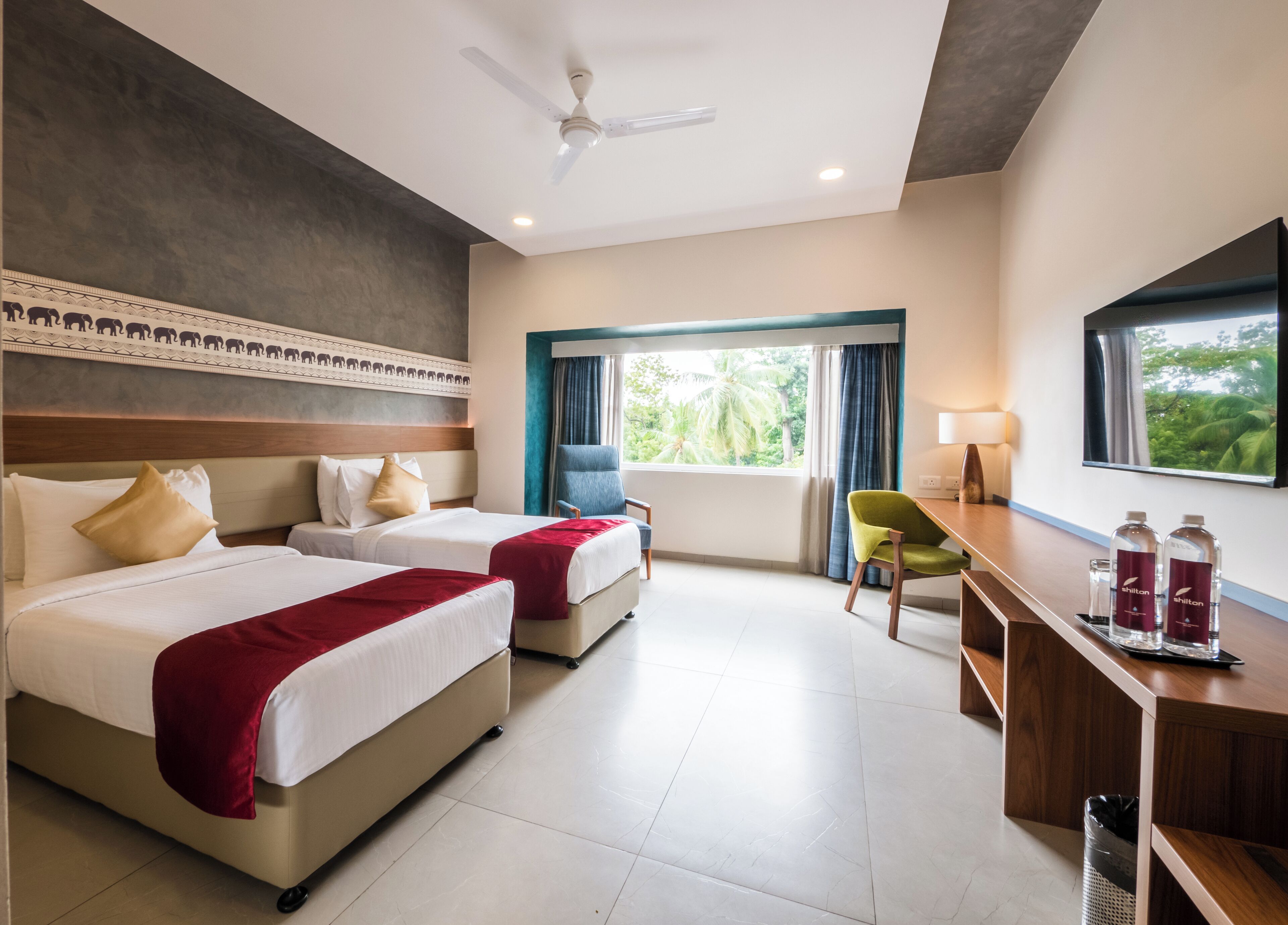 Superior Twin Room | Escritorio, tabla de planchar con plancha y wifi gratis 