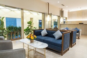 Lobby sitting area - Shilton Dee Cee (Chennai)