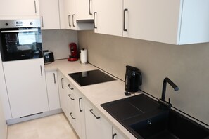 Refrigerador, horno, placa de cocina, lavavajillas