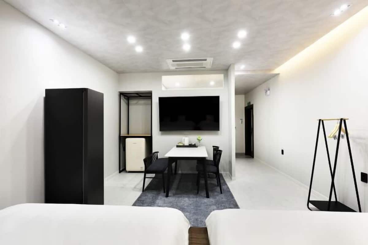 1 bedroom, laptop workspace, free WiFi, bed sheets