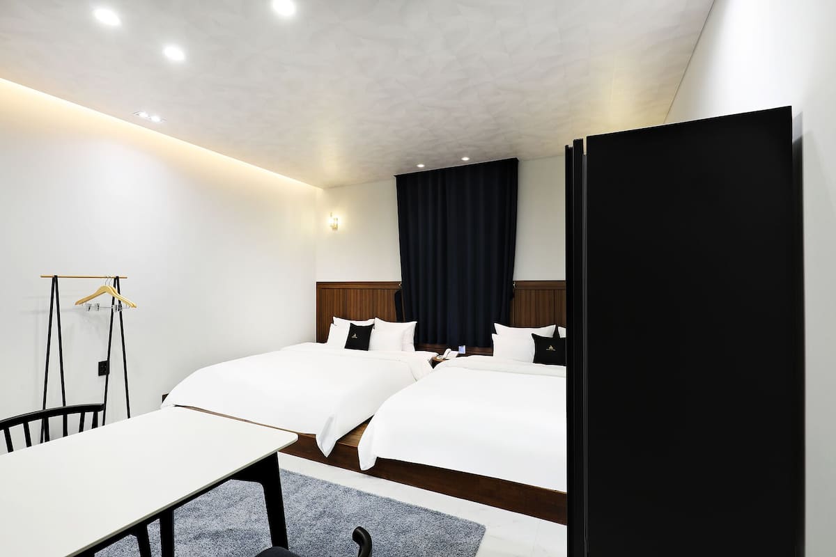 Family Twin Room, Multiple Beds, Non Smoking, Private Bathroom