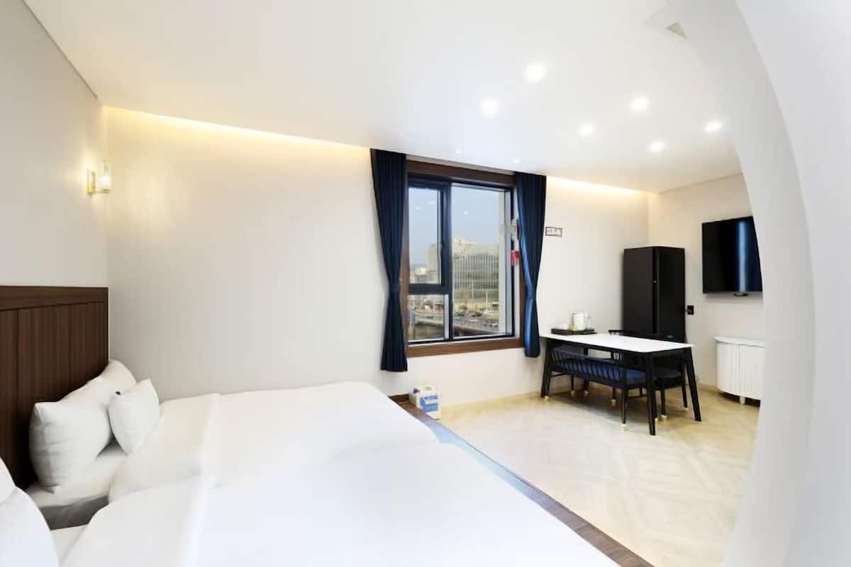 1 bedroom, laptop workspace, free WiFi, bed sheets