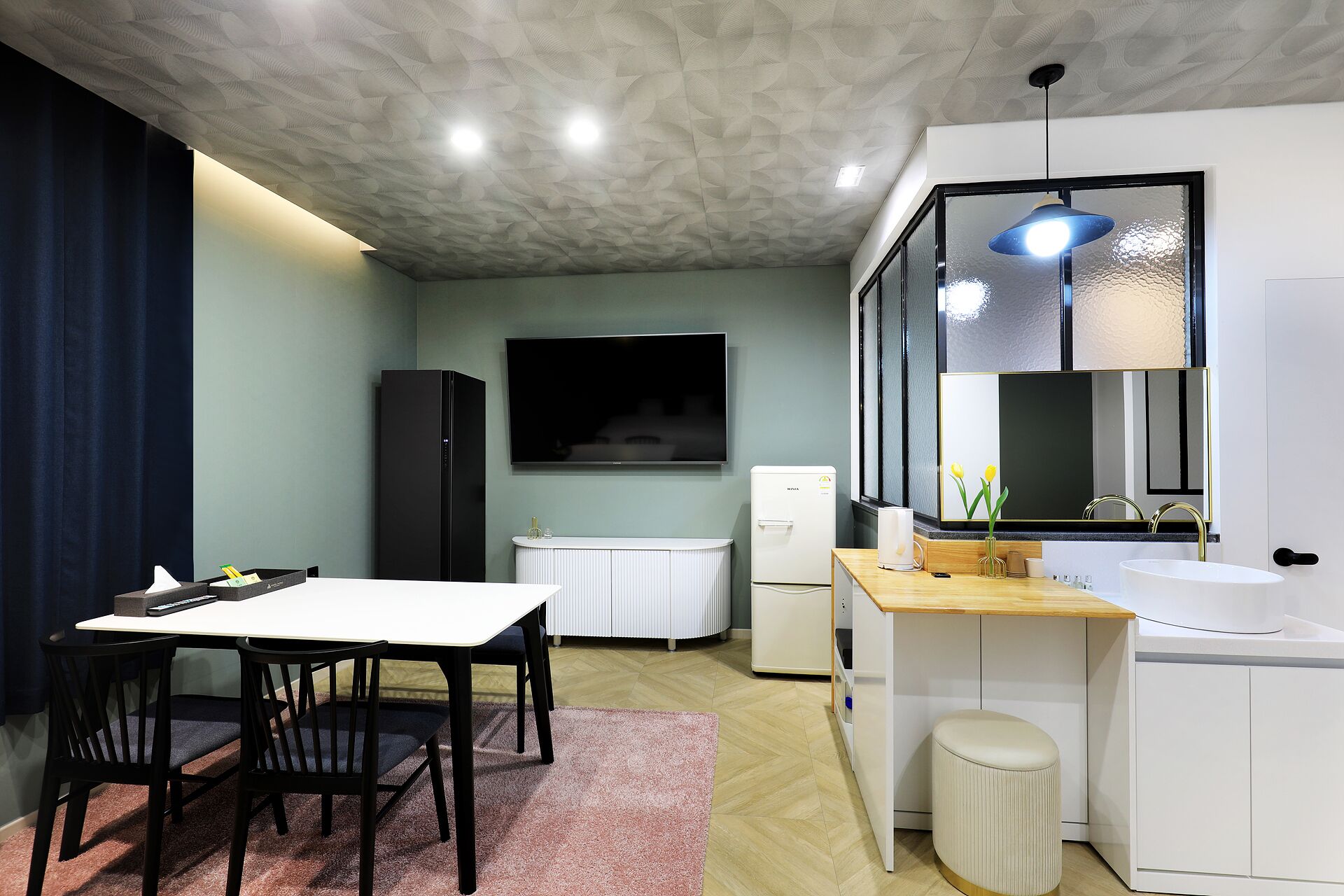Family Quadruple Room | Laptop workspace, free WiFi, bed sheets