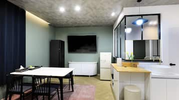 Family Quadruple Room | Laptop workspace, free WiFi, bed sheets
