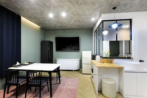 Family Quadruple Room | Laptop workspace, free WiFi, bed sheets - Hotel Intro Chuncheon (Chuncheon)
