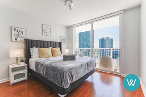 Comfort Condo, Non Smoking, City View | 3 bedrooms, premium bedding, desk, blackout curtains - Brickell city View Condo with Pool (Miami)