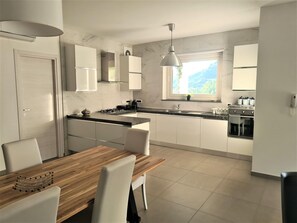 House | Private kitchen | Highchair - Holiday Home in Leonforte With Private Pool (Leonforte)