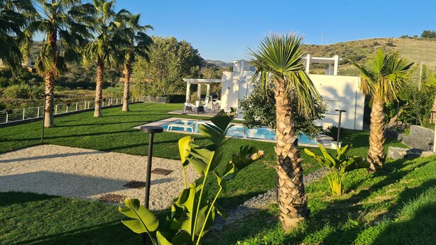 House | Exterior - Holiday Home in Leonforte With Private Pool (Leonforte)