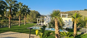 レオンフォルテの ホリデーホーム ウィズ プライベートプール