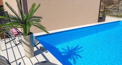 Villa Lemily - Five Bedroom With Swimming Pool