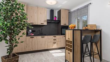 Vila | Dapur pribadi | Lemari es, microwave, oven, dan kompor