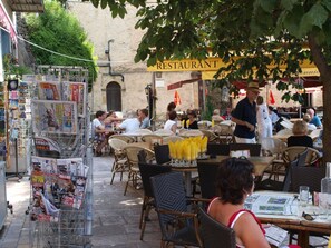 Dining - Provencal Villa in Le Luc With Private Pool (Le Luc)