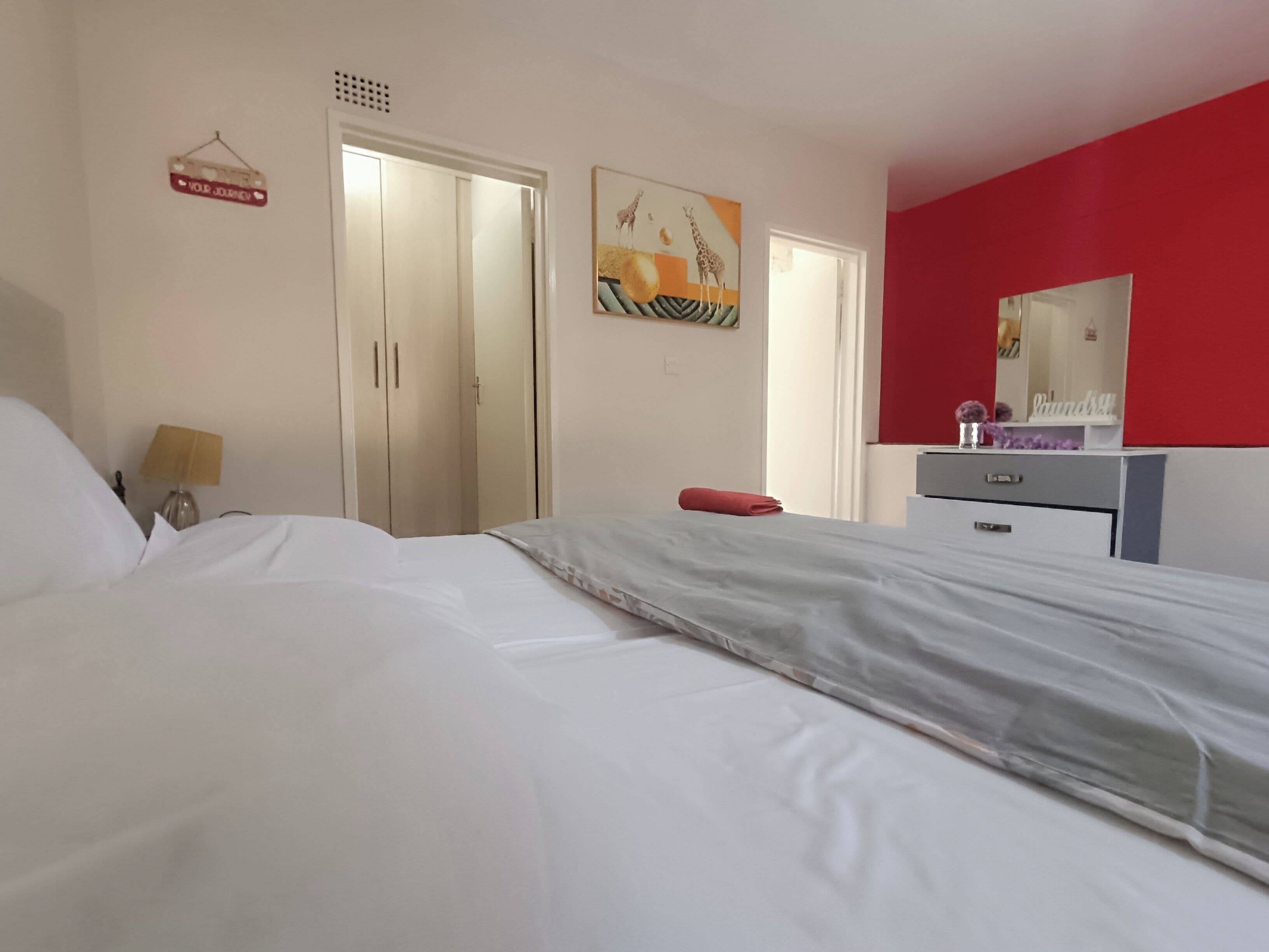 1 kamar tidur, setrika/meja setrika, Wi-Fi gratis, dan seprai linen