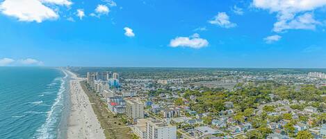 Chaises longues, serviettes de plage