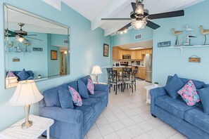 Apartment, Mehrere Betten, Balkon, eingeschränkter Meerblick (Aquarius 408) | Wohnbereich