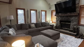 Smart TV, fireplace, table tennis