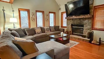 Smart TV, fireplace, table tennis