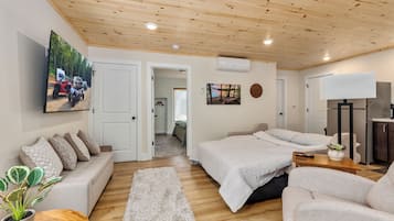 3 bedrooms, internet, bed sheets
