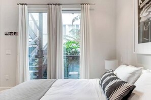 1 slaapkamer, een strijkplank/strijkijzer, wifi, beddengoed