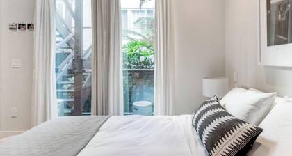 Live Like a San Franciscan in Hayes Valley, with Parking