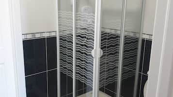 Apartment | Bathroom | Shower, hair dryer, towels