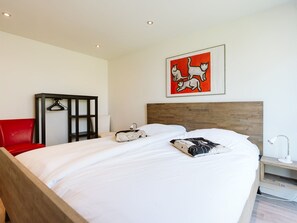 House | 3 bedrooms, individually furnished, bed sheets