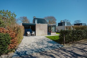House | Exterior - Bungalow on Holiday Park De Klepperstee Ouddorp (Ouddorp)