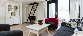 Bungalow on Holiday Park De Klepperstee Ouddorp