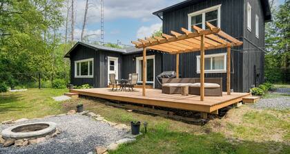 Beaver Lake Oasis. Waterfront 3 bedroom home