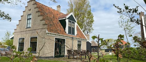 Villa | Exterior