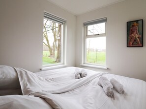 4 bedrooms, individually furnished, bed sheets - Farmhouse in Friesland Near Frisian Waters (De Wilgen)