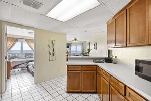 Apartamento, varias camas, balcón (Aquarius #908) | Cocina privada | Frigorífico, microondas, horno y placa de cocina