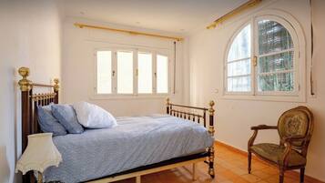 Villa | 4 bedrooms, iron/ironing board, free WiFi, bed sheets