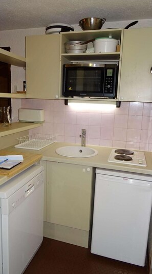 Fridge, microwave, oven, coffee/tea maker - 1st floor, balcony, tv, ski locker, 25m², Les Gets (Les Gets)