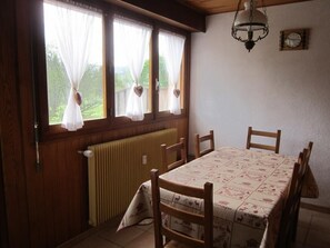 Dining - Wifi, Ground floor, terrace, parking, tv, ski locker, 62m², Les Gets (Les Gets)