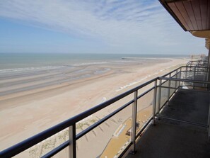 Balcony - Coastal Comfort With sea View (Nieuwpoort)