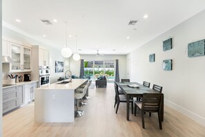 Dining - Luxury Beach Home with 2 Master Suites – Summer & Fall Specials! (Naples)